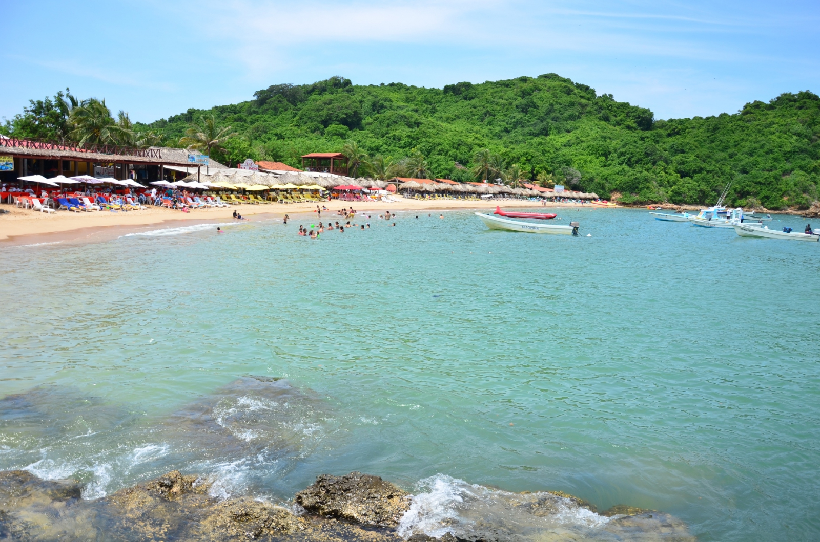 Visitando la Isla de Ixtapa dTuristas